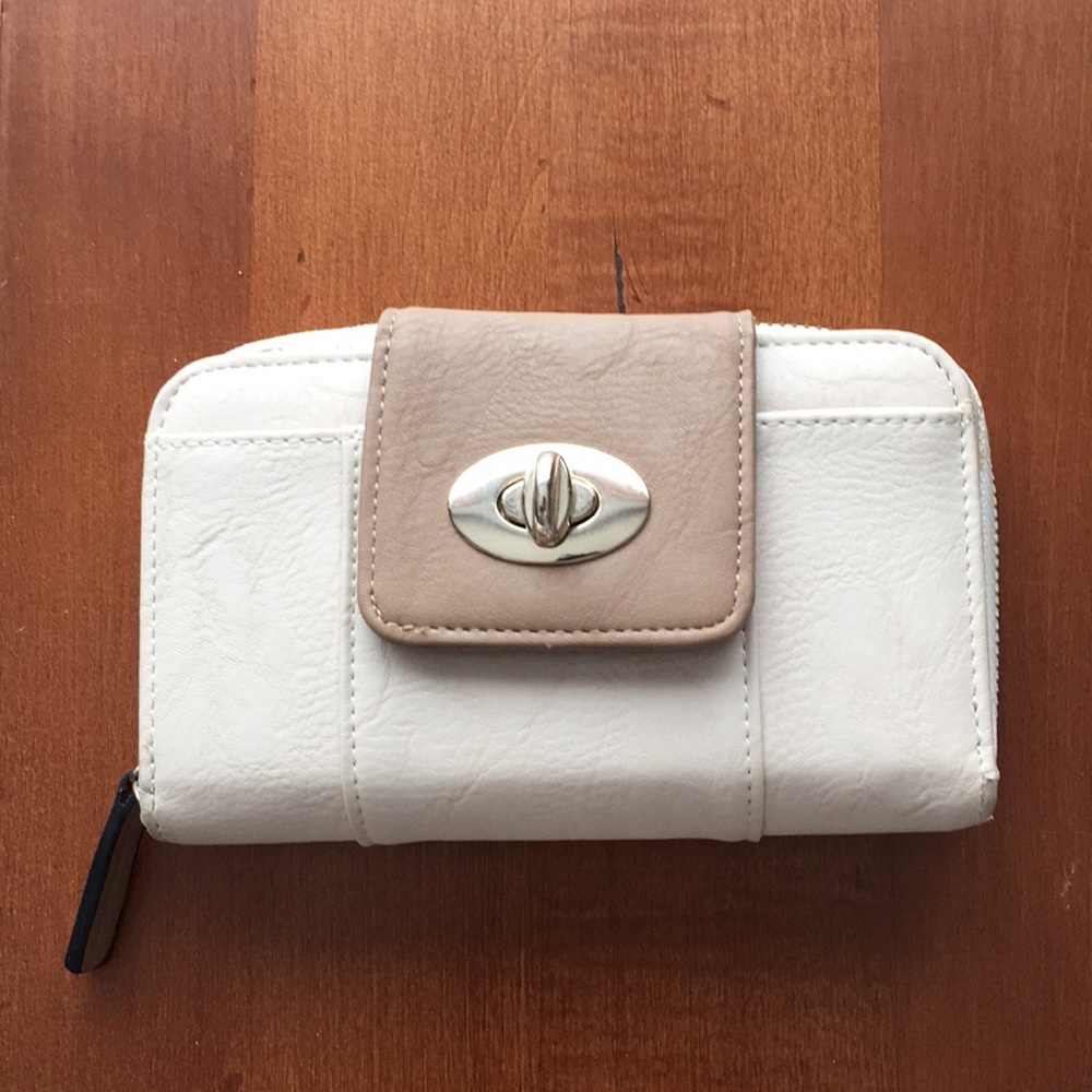 barely used beige wallet